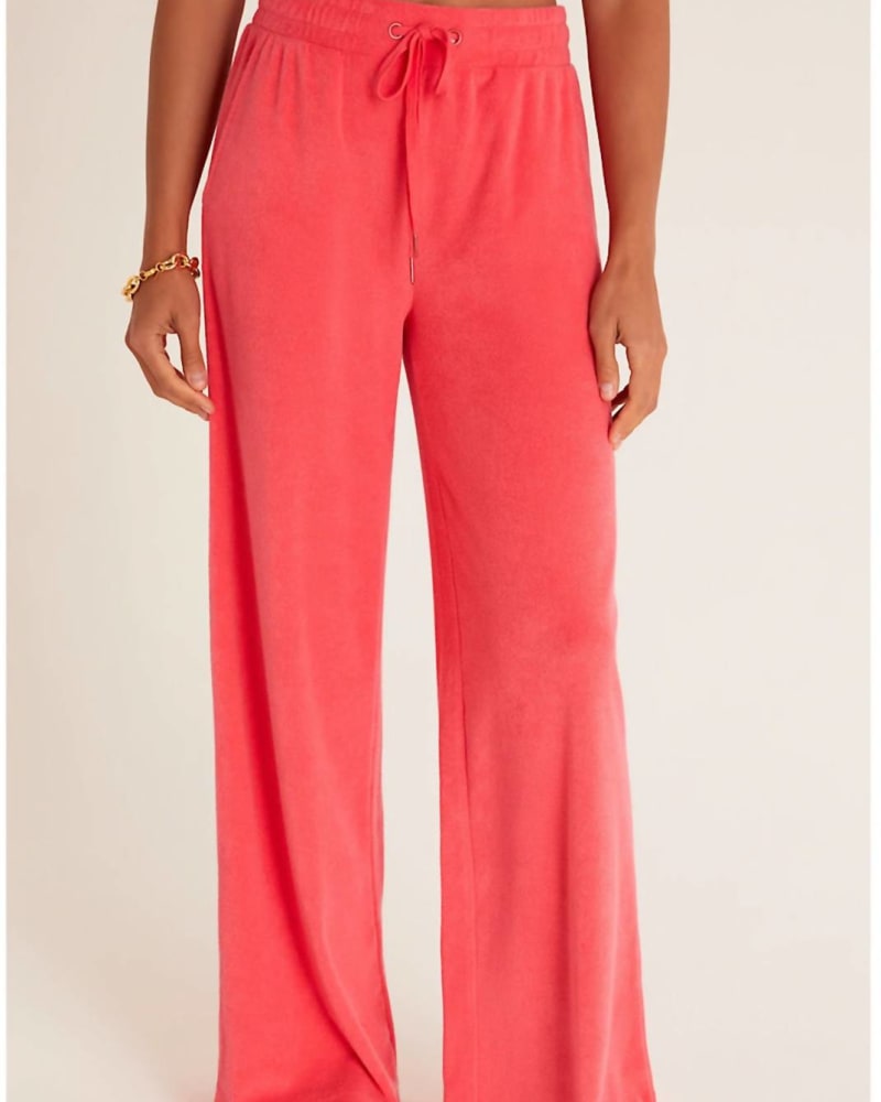 Front of a model wearing a size Large Cali Loop Terry Pant in Strawberry in Strawberry by Z Supply. | dia_product_style_image_id:332212